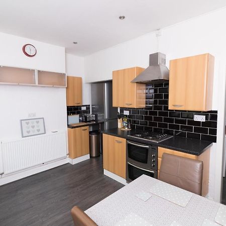 Entire House - 2 Bedroom - 3 Bed - Free Wifi - Tv Clayton-le-Moors Exterior foto
