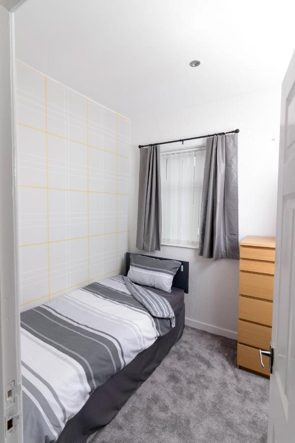 Entire House - 2 Bedroom - 3 Bed - Free Wifi - Tv Clayton-le-Moors Exterior foto