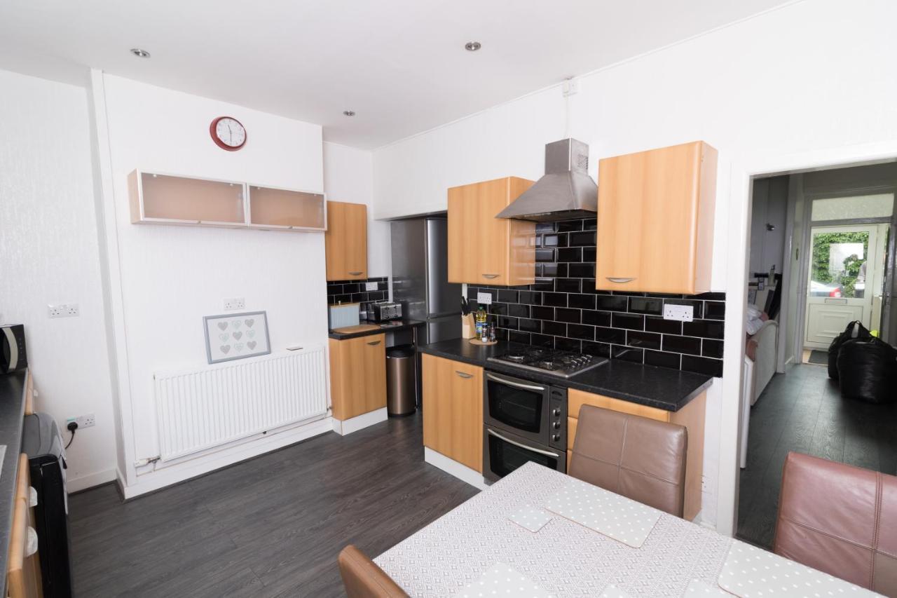 Entire House - 2 Bedroom - 3 Bed - Free Wifi - Tv Clayton-le-Moors Exterior foto